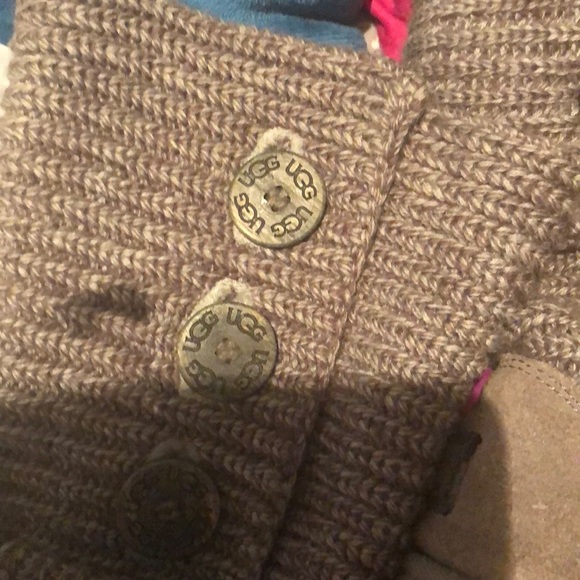 2 pairs of ugg boots - Picture 8 of 8